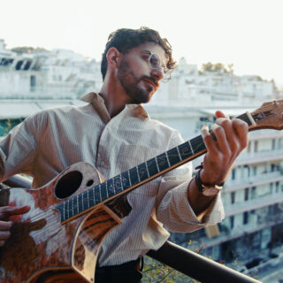 Ο Papazó δεν μπορεί χωρίς την Ιατρική. Ούτε χωρίς τη μουσική.