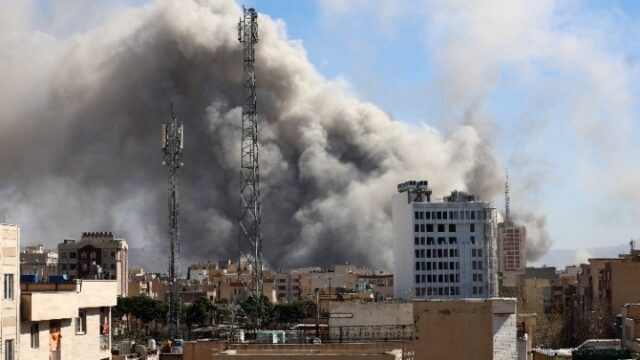 Μαζικοί βομβαρδισμοί των ΗΠΑ και του Ισραήλ στο Ιράν