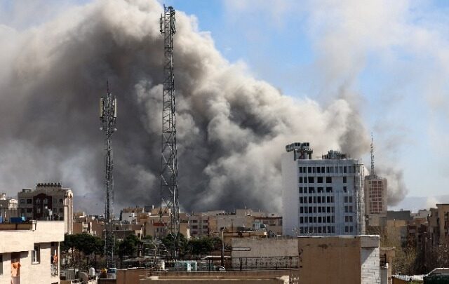 Μαζικοί βομβαρδισμοί των ΗΠΑ και του Ισραήλ στο Ιράν