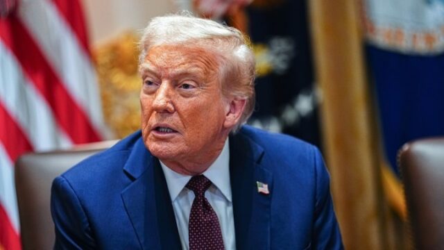 Ο πρόεδρος Τραμπ ισχυρίζεται πως το Ιράν ευθύνεται για τον βομβαρδισμό του σχολείου στη Μινάμπ