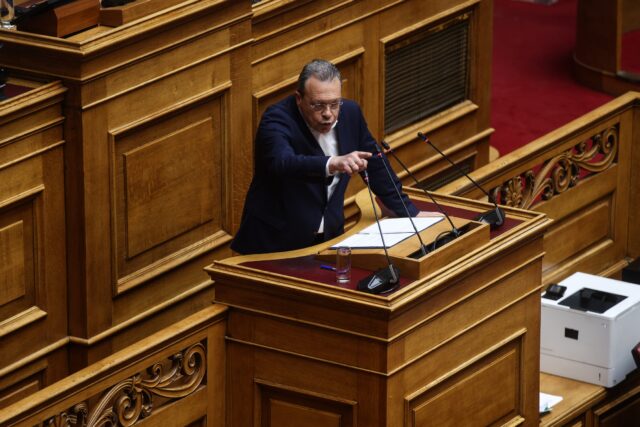 Σωκράτης Φάμελλος: «Εκβιαζόμενος και διαπλεκόμενος ο πρωθυπουργός»