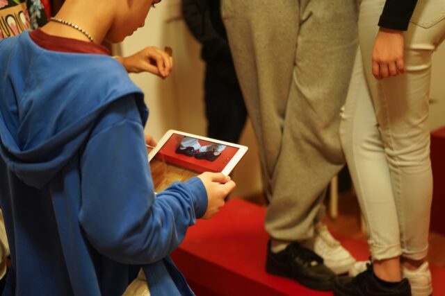 «Φωτογραφίζοντας το Μουσείο»: Μια συμπεριληπτική εμπειρία για παιδιά και εφήβους στο φάσμα του αυτισμού