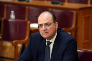 Ο Μακάριος Λαζαρίδης παρουσίασε το πτυχίο του σε τηλεοπτική εκπομπή