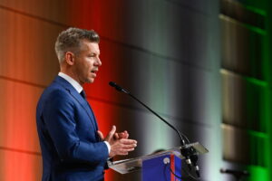 Ουγγαρία: Βρυξέλλες και Μόσχα «μετρούν» τα πρώτα βήματα του Μαγιάρ