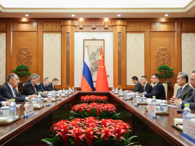 Επίσκεψη Λαβρόφ στο Πεκίνο – Συνάντηση με τον Σι Τζινπίνγκ