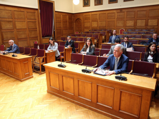 Σκάνδαλο ΟΠΕΚΕΠΕ: Άρση ασυλίας για Αθανασίου και Χατζηβασιλείου εισηγείται η Επιτροπή Δεοντολογίας