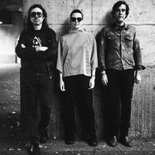 A Place to Bury Strangers: Από τα DIY pedals στο χάος της σκηνής