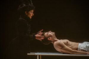 Είδαμε το Monsieur Vénus, μια ξεχωριστή ακτινογραφία της επιθυμίας