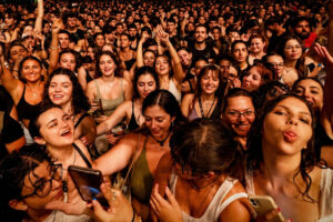 Απαγόρευση ανηλίκων σε συναυλίες: Τρεις άνθρωποι του συναυλιακού χώρου μιλούν στην Popaganda