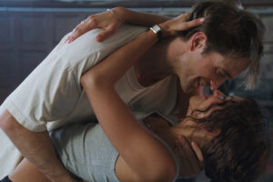 Το “The Drama” είναι μία άκρως καυστική μαύρη κωμωδία για τις σχέσεις