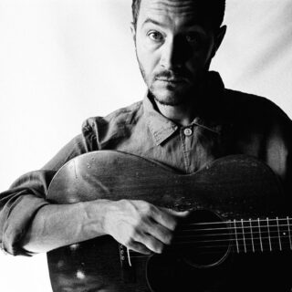Ο Tom Smith στην Ελλάδα! Μια φωνή για τις νύχτες της πόλης