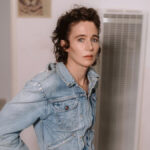 Η Μιράντα Τζουλάι μας προκαλεί να ξανασκεφτούμε τον θεσμό του γάμου και της οικογένειας