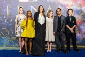 Σιλό Τζολί: Η εντυπωσιακή ομοιότητα με την Αντζελίνα στο ντεμπούτο της σε K-pop μουσικό βίντεο