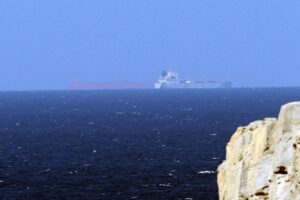 Η Τεχεράνη κλείνει εκ νέου τα Στενά του Ορμούζ ως απάντηση στον αμερικανικό αποκλεισμό