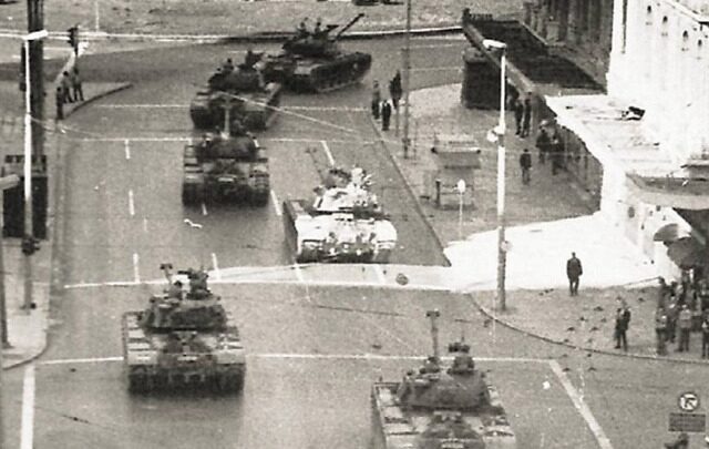 Τα μηνύματα των κομμάτων για την 21η Απριλίου