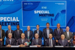 Η IFAB ενέκρινε ομόφωνα την επιβολή κόκκινης κάρτας σε παίκτες που καλύπτουν το στόμα τους σε στιγμές αντιπαράθεσης