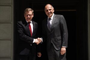 Γ. Γεραπετρίτης: Πρόθυμη η Ελλάδα να αναλάβει «ενεργό ρόλο» για την ασφαλή διέλευση των Στενών του Ορμούζ