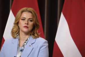 Παραιτήθηκε η πρωθυπουργός της Λετονίας