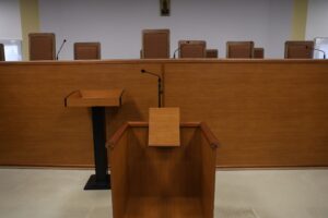 Ενστάσεις για την παράσταση του Δημοσίου στη δίκη των Τεμπών