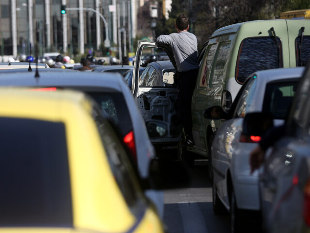 Κάτι… κινείται στον Δήμο Αθηναίων: Νέο σχέδιο για το κυκλοφοριακό χάος στο κέντρο