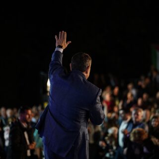 Το κόμμα Τσίπρα αποκτά σάρκα και οστά