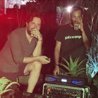 Rudu Fest: Μια παρέα που κατέληξε να στήνει σκηνές από την Αθήνα μέχρι την Αμοργό