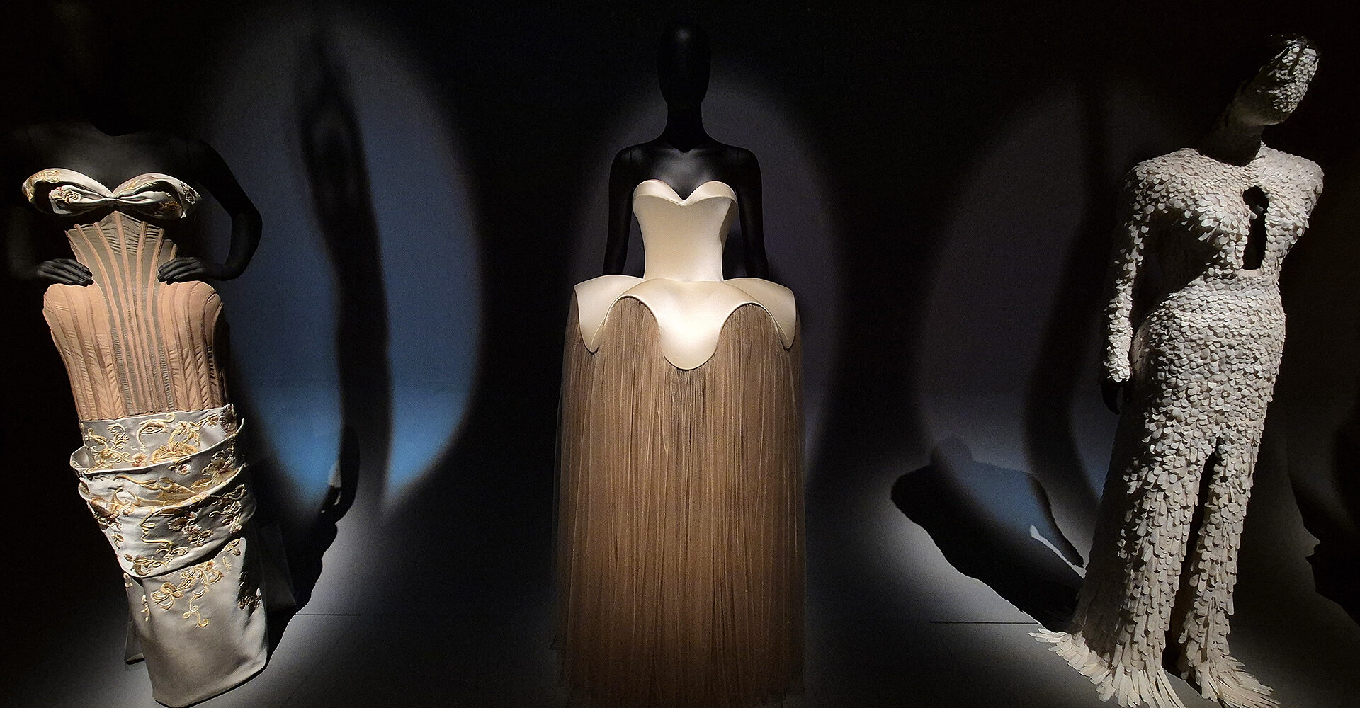 Elsa Schiaparelli: Η γυναίκα που έντυσε τον σουρεαλισμό