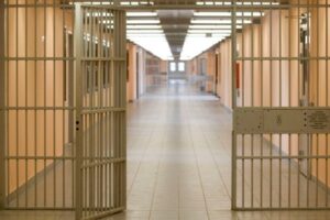 Προφυλακίστηκε η Γαλλίδα που εγκατέλειψε τα δύο παιδιά της στον δρόμο στην Πορτογαλία