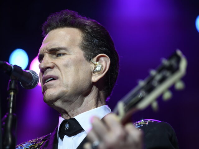 Chris Isaak στον Λυκαβηττό: Η μεγάλη βραδιά πλησιάζει