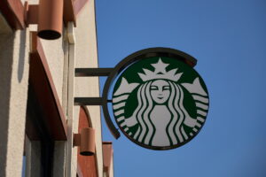 Η Starbucks κλείνει όλα τα καταστήματά της στη Νότια Κορέα για μάθημα ιστορίας