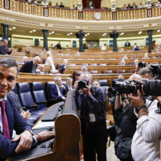 Πέδρο Σάντσεθ: Ο «ροκ σταρ» της Ευρώπης που ύψωσε ανάστημα στον Τραμπ