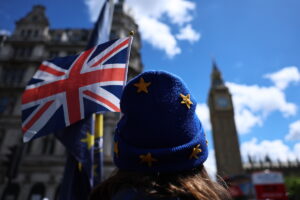 It’s the economy, stupid!: Γιατί δεν μπορεί να στεριώσει πρωθυπουργός στη Βρετανία