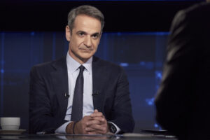 Το εκλογικό “αφήγημα” Μητσοτάκη και η συνταγή… Μιτεράν