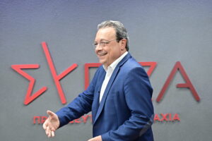 Ελιγμός Φάμελλου υπό την πίεση των… υπογραφών