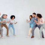 Η Gen Z κερδίζει περισσότερα από ό,τι οι Millennials στην ίδια ηλικία