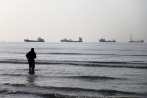 Το Ιράν κλείνει ξανά τα Στενά του Ορμούζ: «ΗΠΑ και Ισραήλ παραβίασαν την κατάπαυση του πυρός» λέει η Τεχεράνη