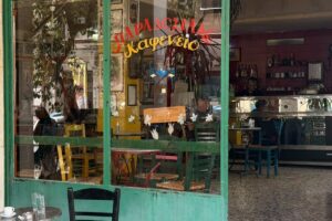 Μουριά: Η Αθήνα ίσως χάσει ένα από τα παλαιότερα καφενεία της