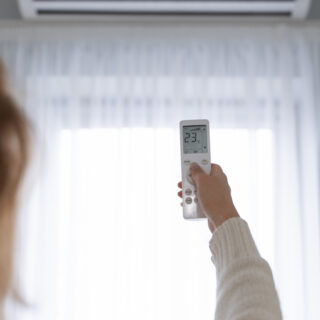 Πώς θα γλυτώσεις χρήματα με το κλιματιστικό ανοικτό – Ο μύθος που εκτοξεύει τον λογαριασμό