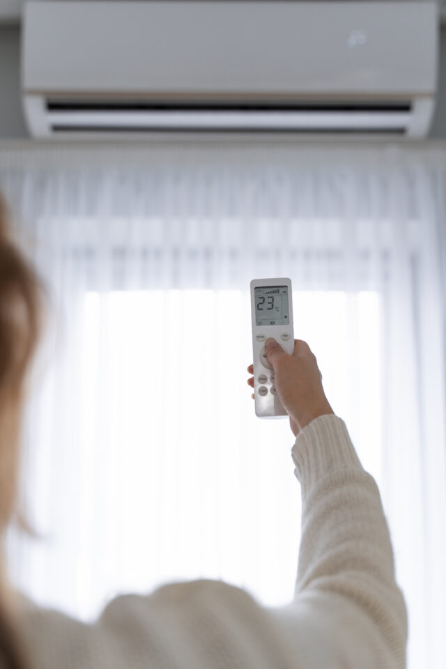 Πώς θα γλυτώσεις χρήματα με το κλιματιστικό ανοικτό – Ο μύθος που εκτοξεύει τον λογαριασμό