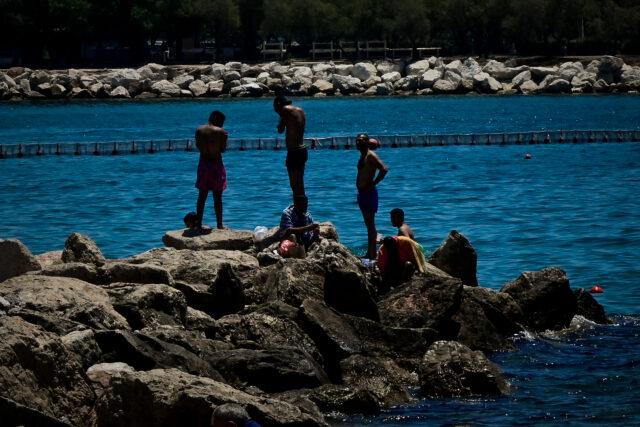 Σε αυτές τις 29 παραλίες της Αττικής καλύτερα να μην πας για μπάνιο