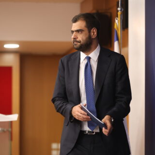 Γιατί δεν βγαίνει ο «ψηλός» από την ομάδα…