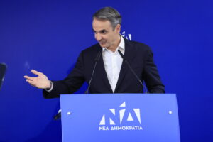 Σκληρό ροκ Μητσοτάκη δεξιά και αριστερά