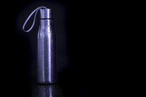 Ποιο μπουκάλι νερού είναι καλύτερο για καθημερινή χρήση: Μεταλλικό, πλαστικό ή γυάλινο;