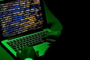 Συλλήψεις τεσσάρων ατόμων για διακίνηση υλικού σεξουαλικής κακοποίησης ανηλίκων μέσω διαδικτύου