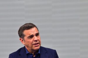 Ο Τσίπρας κόβει τις γέφυρες με ΣΥΡΙΖΑ και ΠΑΣΟΚ