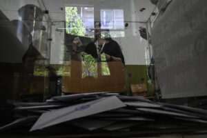 Δημοσκοπήσεις: Το ακορντεόν που κλείνει… ανοίγοντας