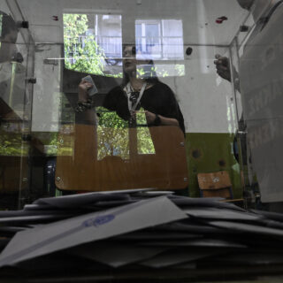 Δημοσκοπήσεις: Το ακορντεόν που κλείνει… ανοίγοντας