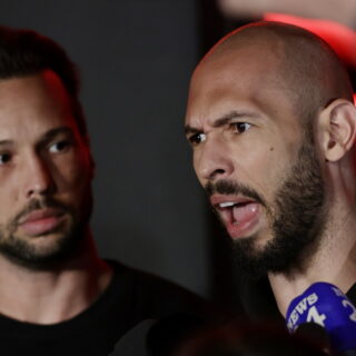 Όχι και τόσο alpha males με χειροπέδες: Όσα πρέπει να ξέρεις για τη σύλληψη των Andrew και Tristan Tate