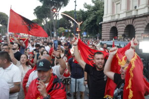 Το θέρετρο Κούσνερ βάζει σε κίνδυνο την ένταξη της Αλβανίας στην ΕΕ