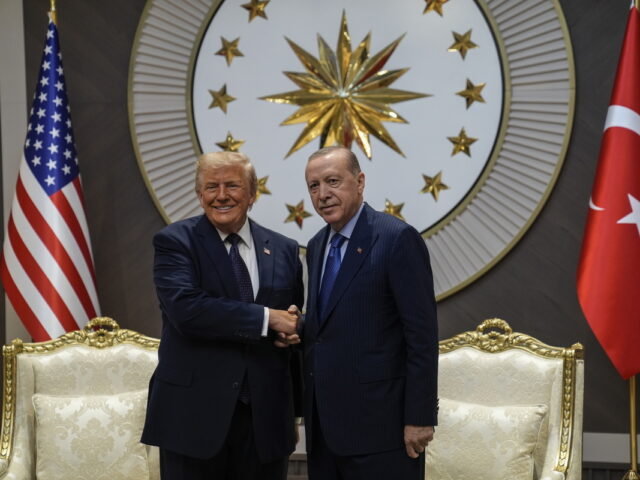 Πέντε fake news του Τραμπ από τη συνάντηση με τον Ερντογάν